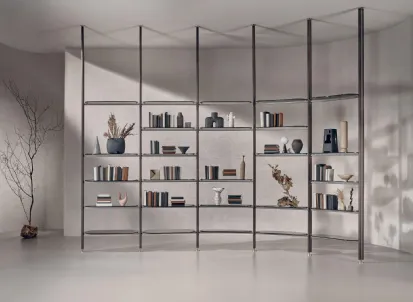 Libreria divisoria Stem in legno e metallo con mensole in vetro di Nature Design