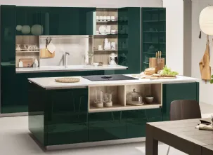 Cucina Moderna Lounge 11 con isola in laccato lucido Verde Alpi di Veneta Cucine